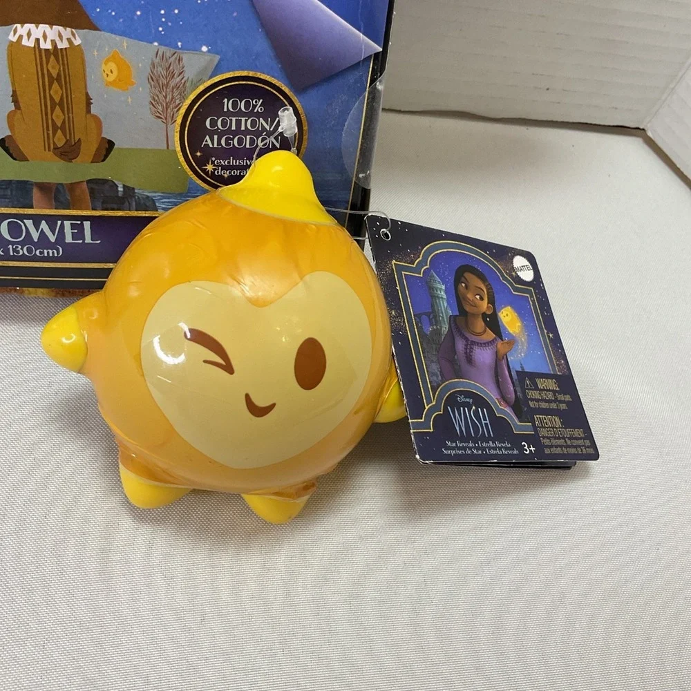 DISNEY Wish Valentino 22x51 Hooded Towel+‎ Wish Star Surprise Figurine Inside